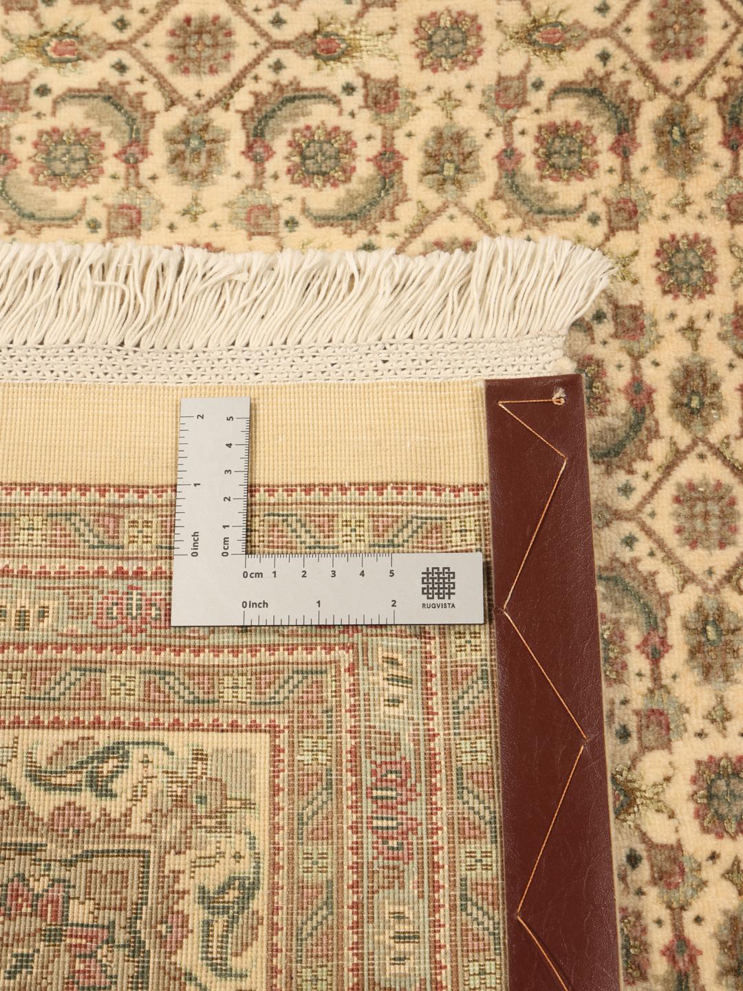 Håndknyttet Tabriz-tæppe med indviklede mønstre i beige og dæmpede nuancer