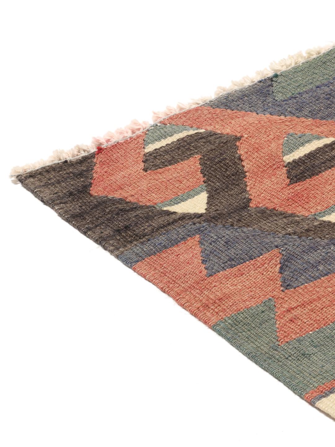 Vintage Turks Kilim-tapijt met geometrische ruitpatronen in veelkleurige tinten