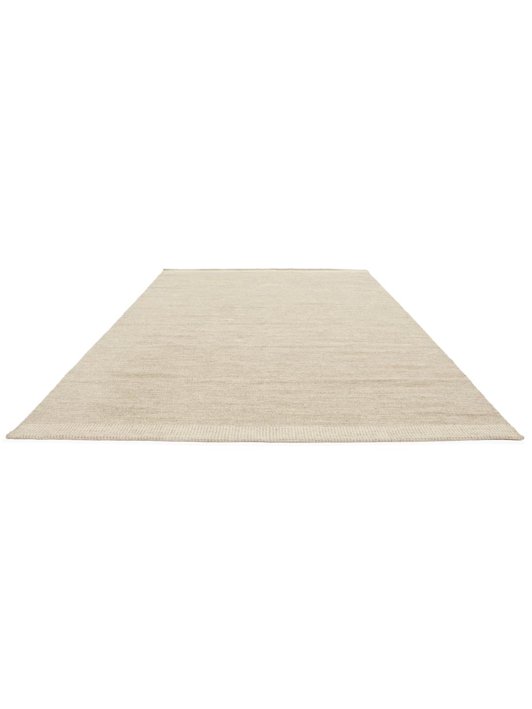Beige tæppe med en tekstureret uldfinish