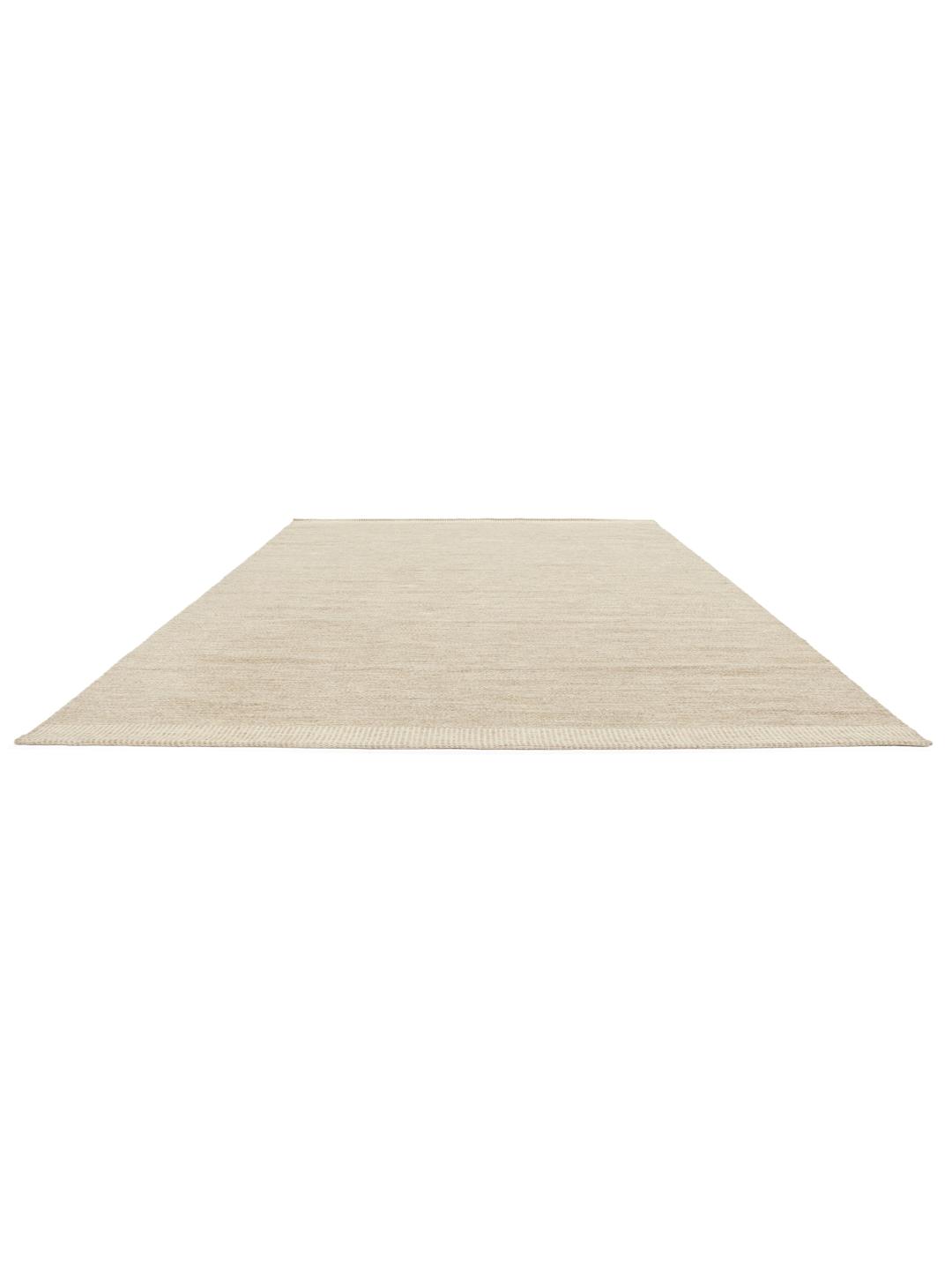 Tapis carré beige avec une texture tissée simple