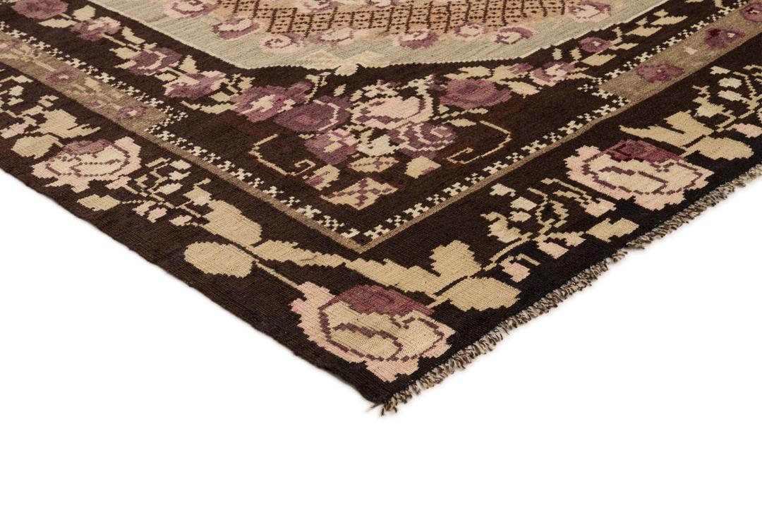 Vintage håndlavet Rose Kelim-tæppe fra Moldova med blomstermotiver i mørkerød og beige.