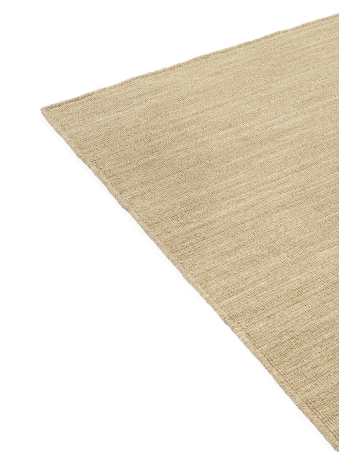 Beige fladvævet tæppe med lav luv