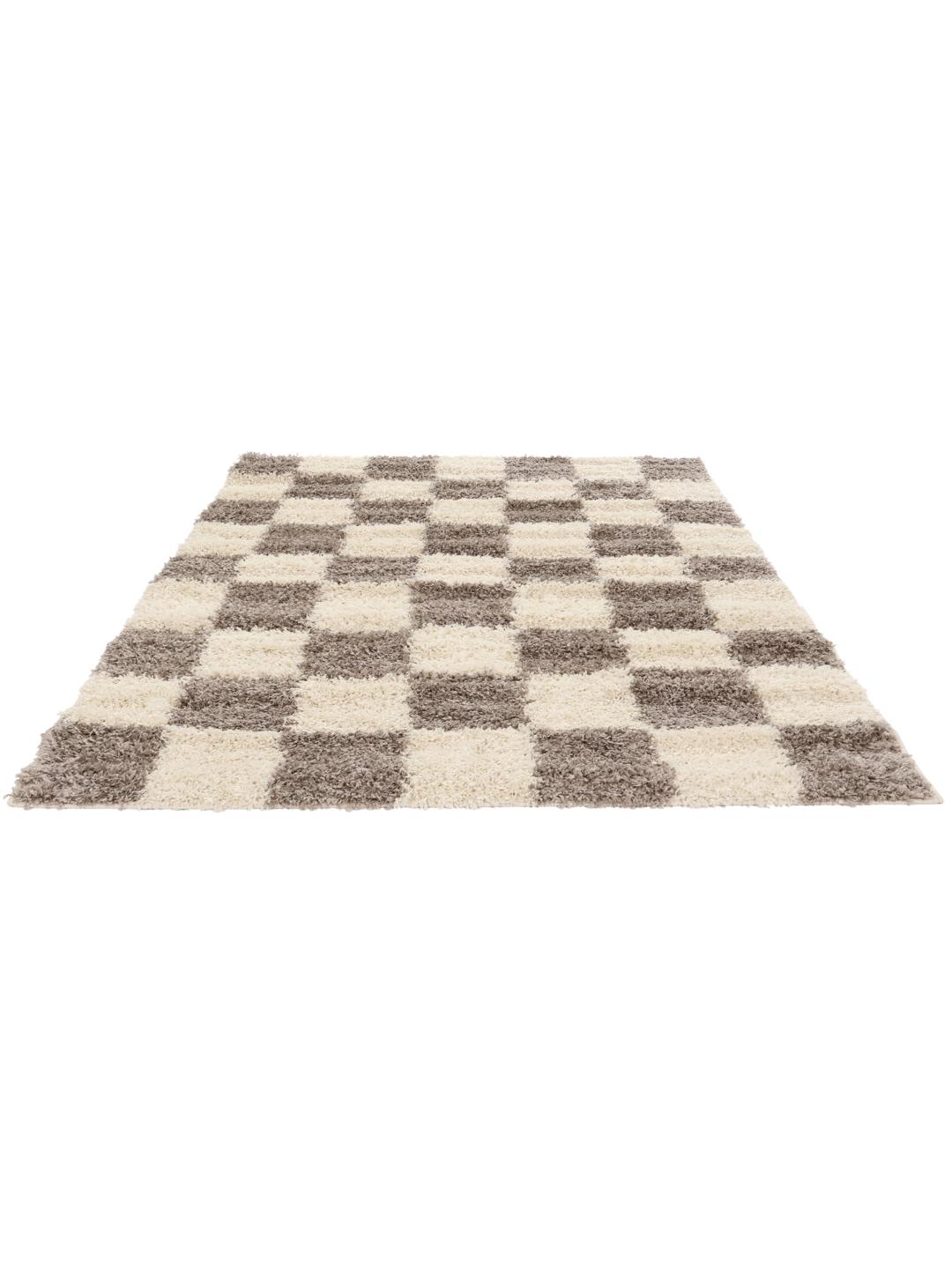 Tapis rectangulaire greige avec un motif à damier
