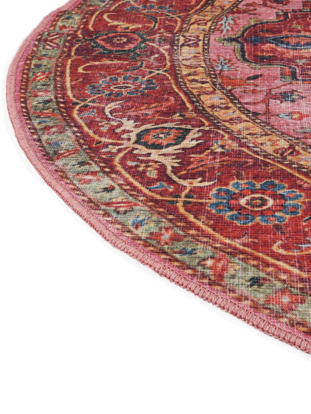 Rond tapijt in rood en roze