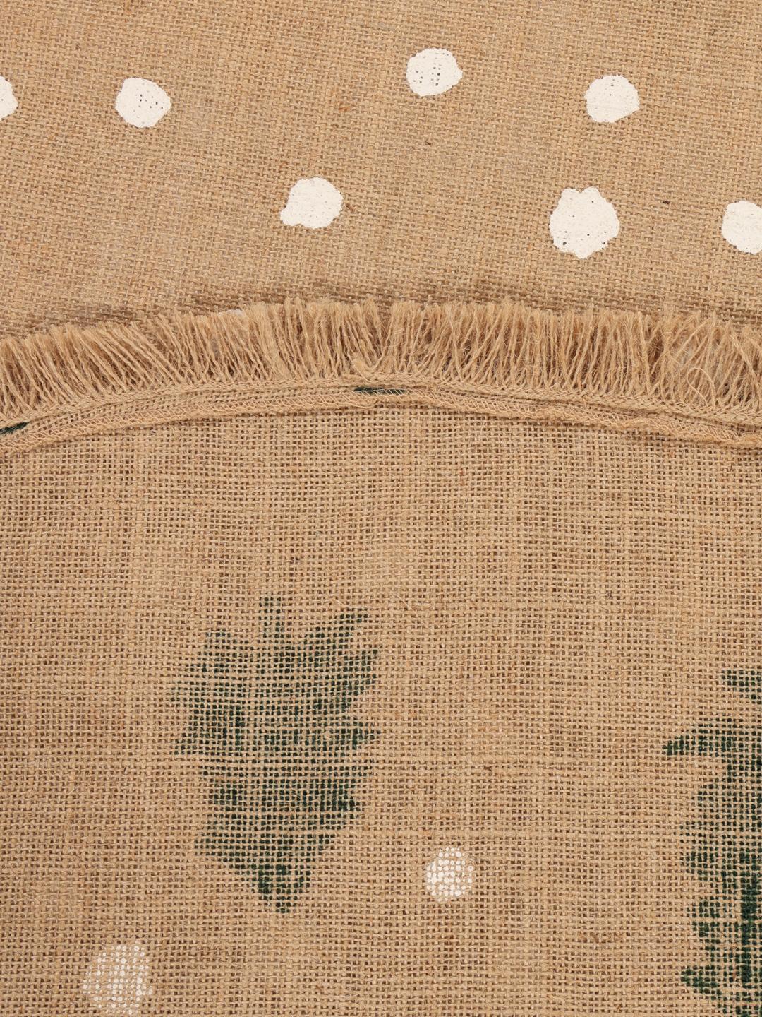 Tapis rond beige et vert avec des motifs d'arbres et des franges