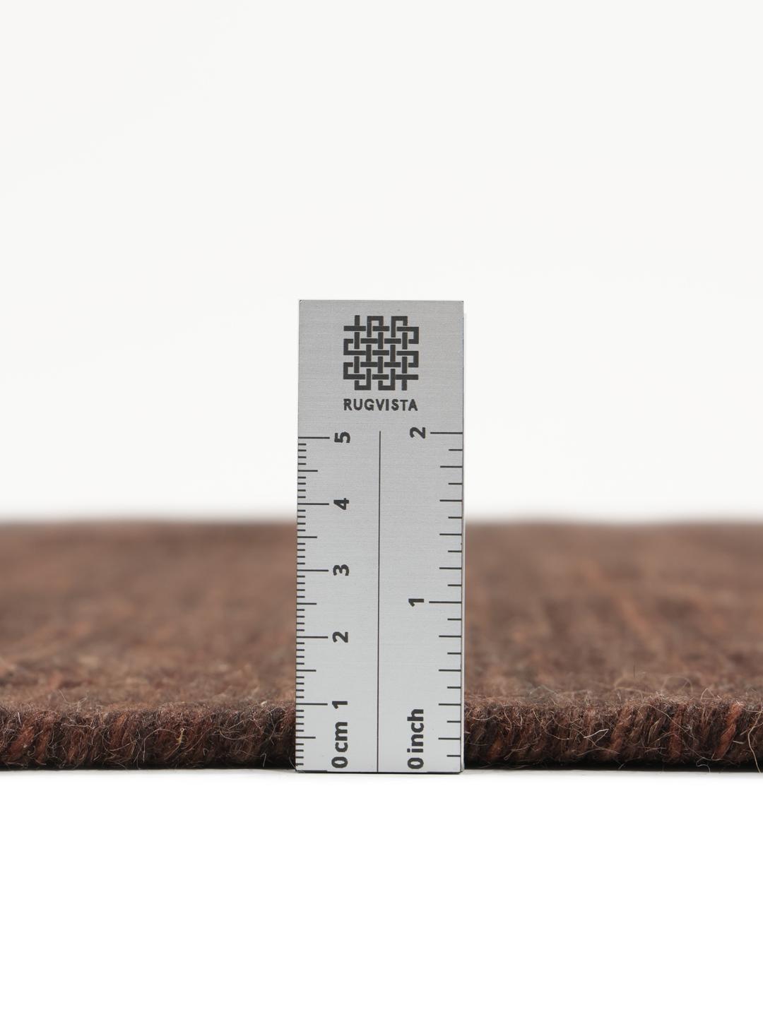 Håndvævet tæppe i mørkebrun