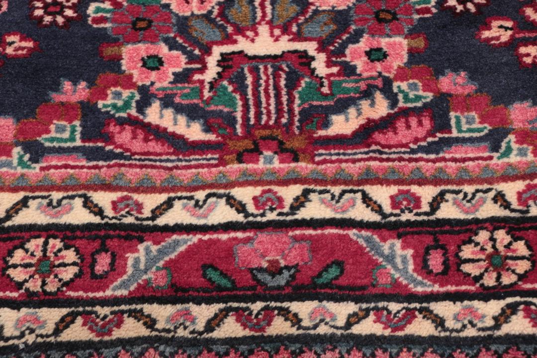 
    Hamadan - Black / Dark red - 102 x 401 cm
  