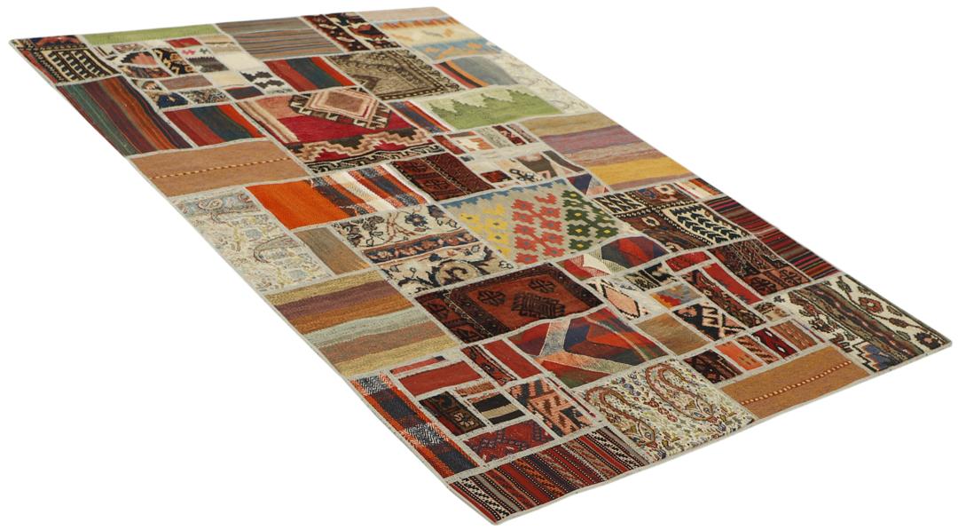 Tapis Patchwork Kelim au design multicolore, originaire du Moyen-Orient.