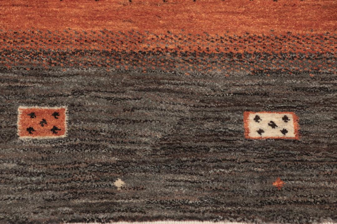 Tapis en laine Loribaft Fine noué à la main originaire de Perse en orange et gris foncé