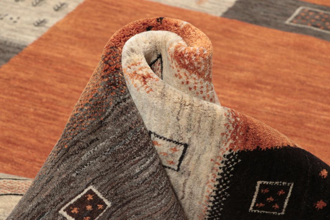 Tapis en laine Loribaft Fine noué à la main originaire de Perse en orange et gris foncé