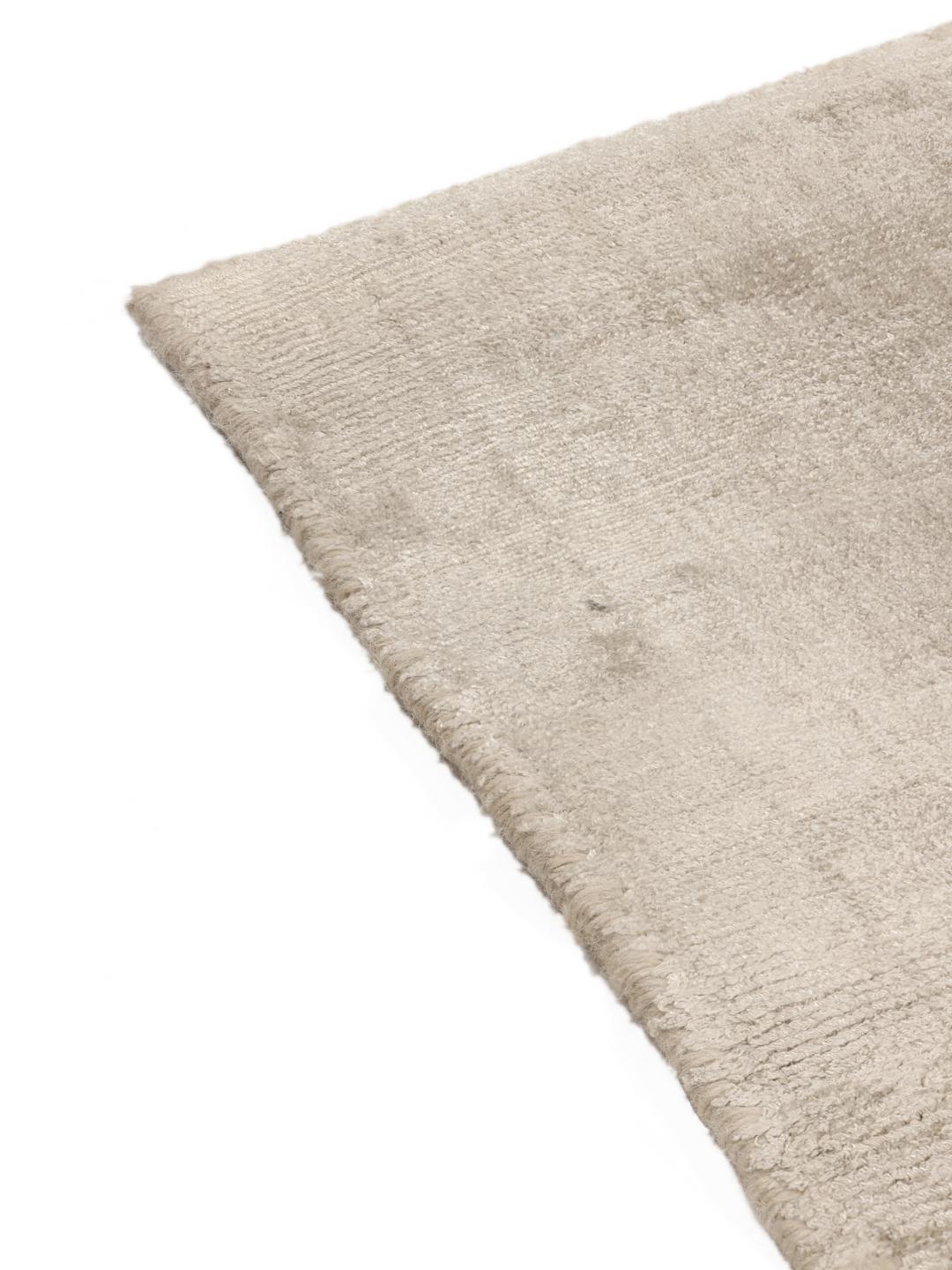 Vierkant beige tapijt met een zacht monochroom oppervlak en subtiele textuur