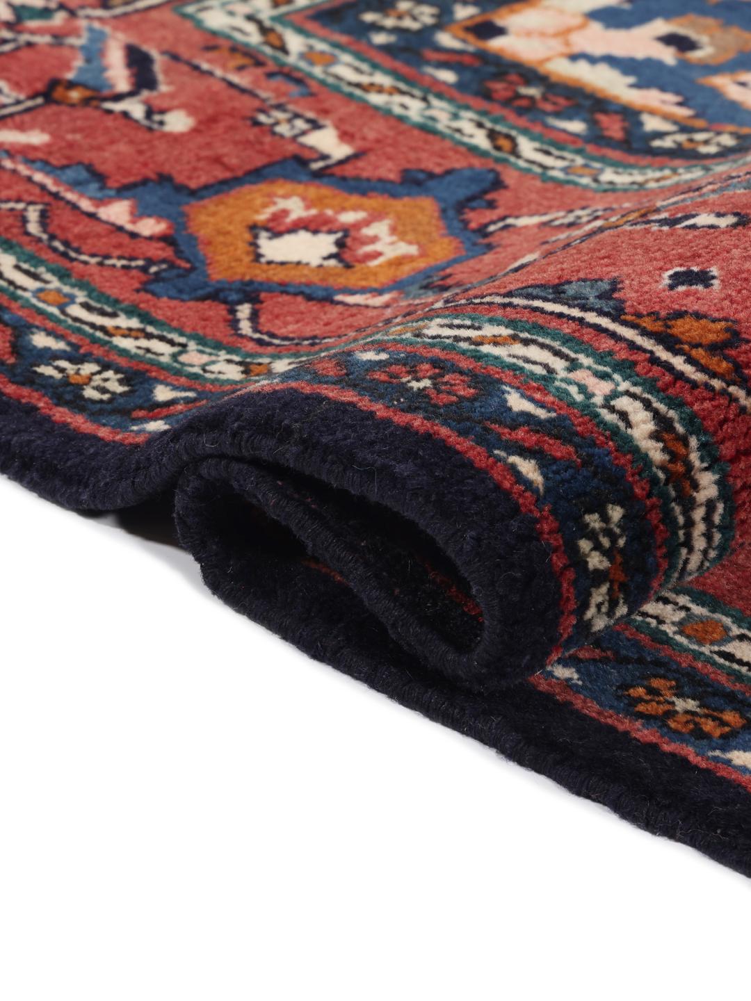 Handgeknoopt Koliai-tapijt uit het Midden-Oosten met een rood en blauw kleurenpalet