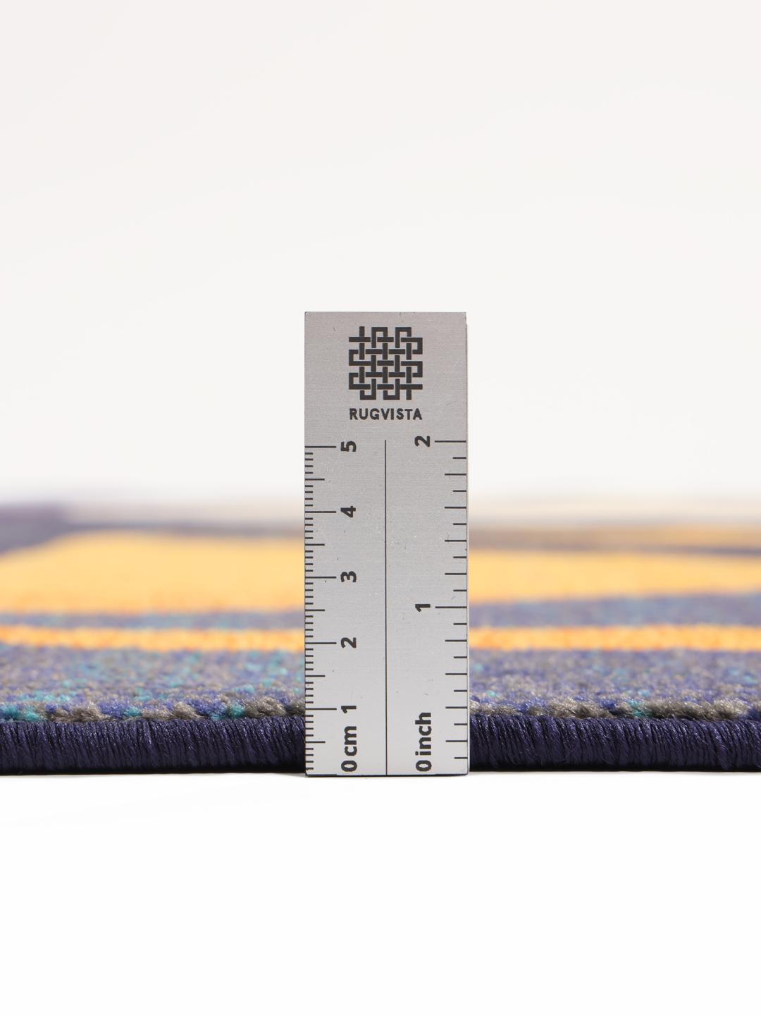 Blauw tapijt met abstracte geometrische patronen