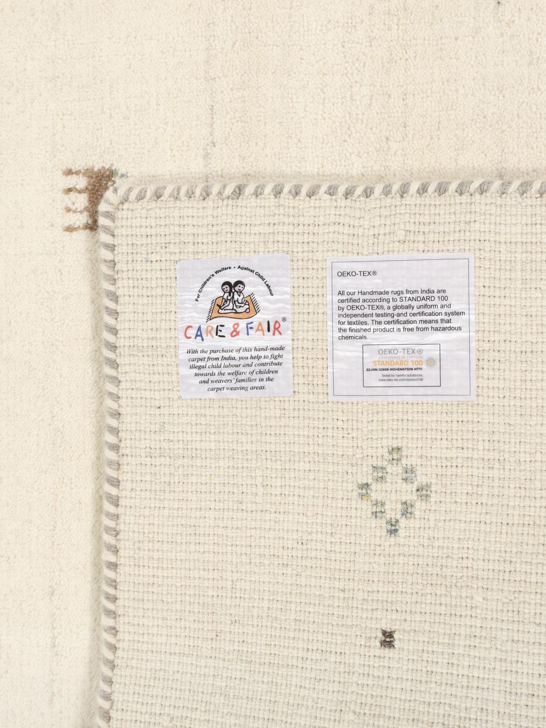Gebroken witte handgeknoopte wollen loper met kleine decoratieve motieven