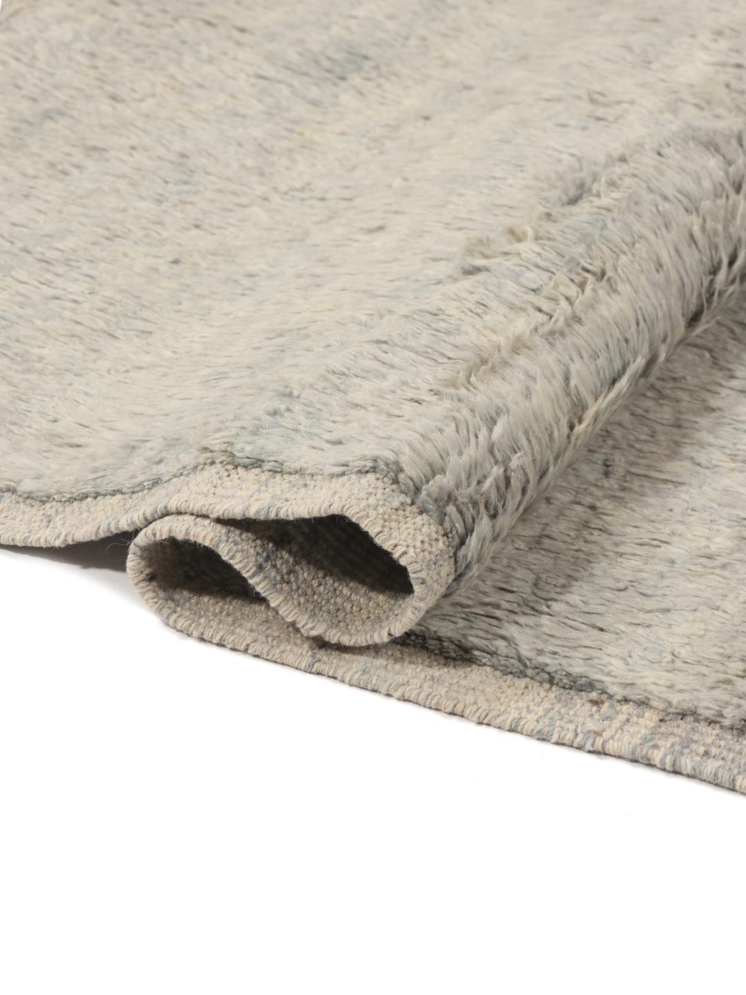 Håndknyttet afghansk tæppe i en neutral beige tone
