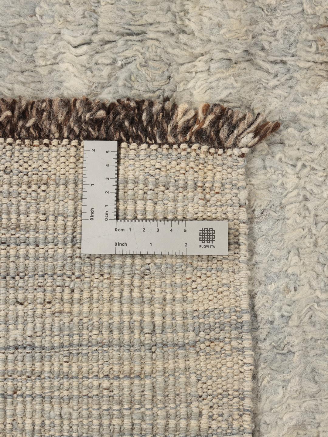 Håndknyttet afghansk tæppe i en neutral beige tone