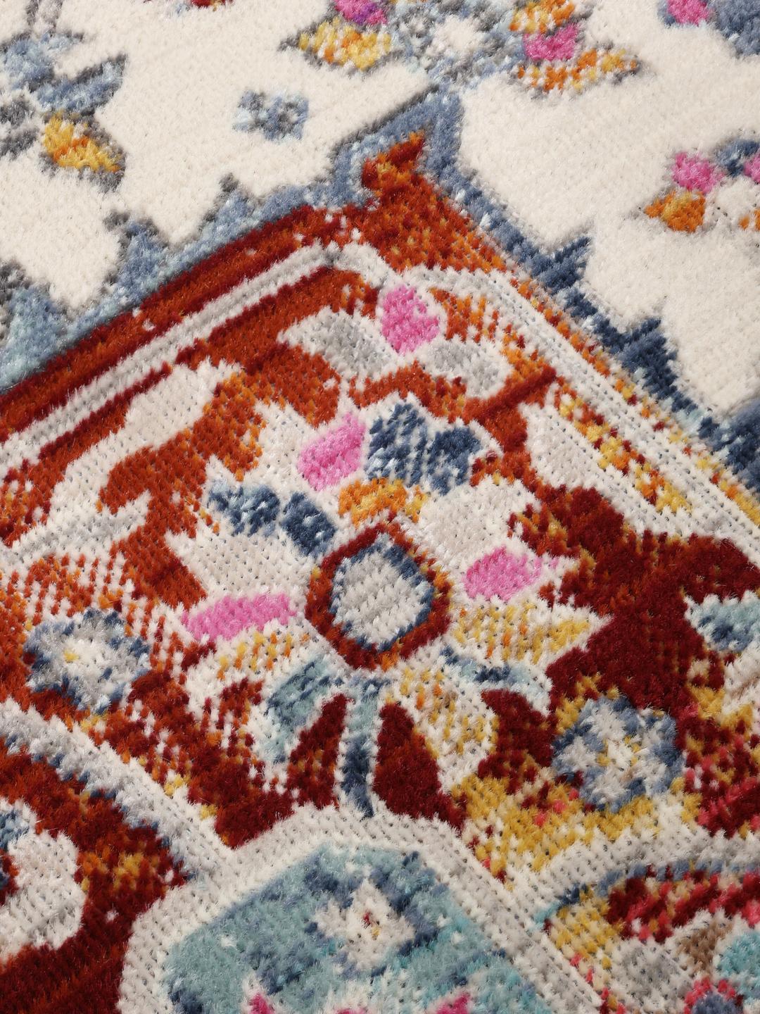 Multicolor tapijt met een klassiek medaillonpatroon
