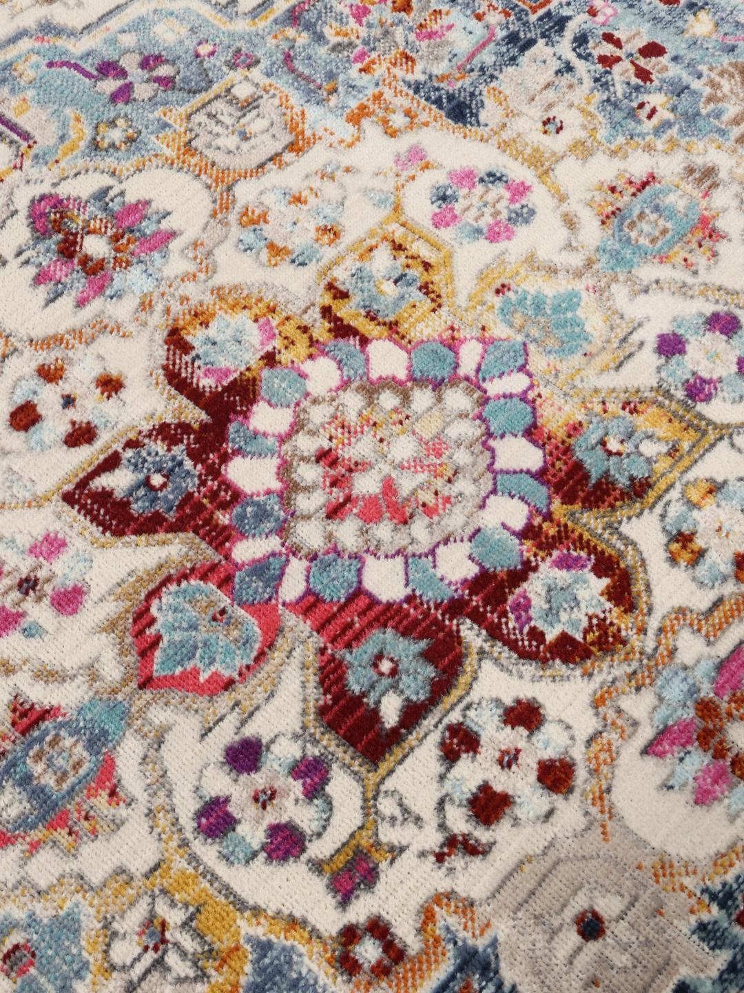 Tapis multicolore avec un motif a medaillon classique
