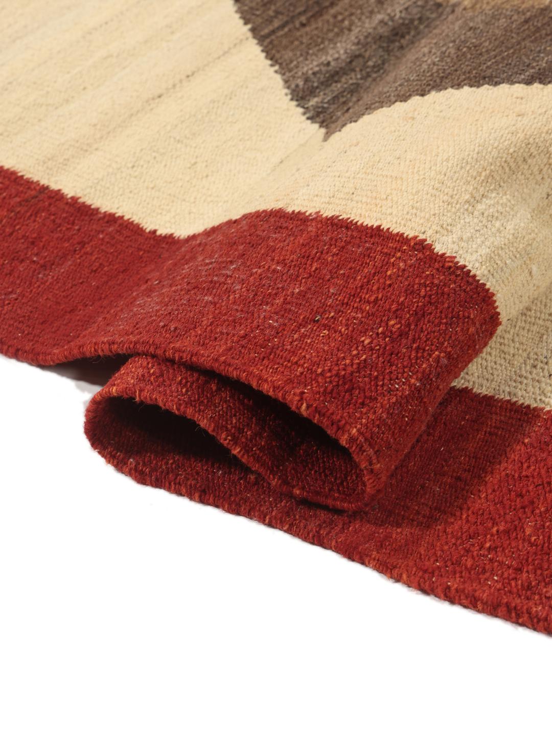 Handgeweven Afghaans Kilim-tapijt met een rood en bruin zigzagpatroon op een crèmekleurige achtergrond