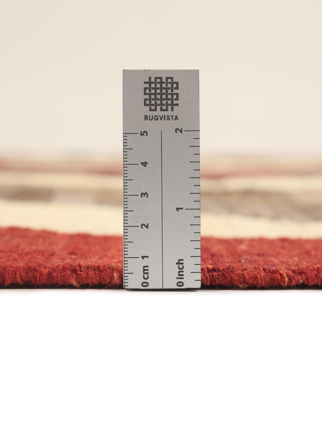Handgeweven Afghaans Kilim-tapijt met een rood en bruin zigzagpatroon op een crèmekleurige achtergrond