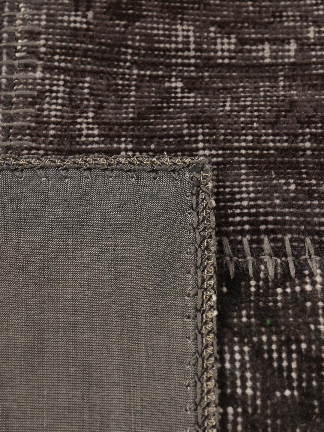 Håndlaget tyrkisk patchwork-teppe i mørkegrå toner