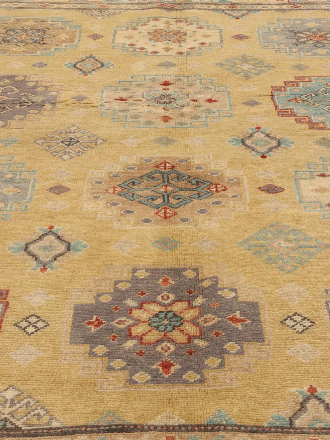 Handgeknoopt Afghaans Kazak-tapijt met beige veld en geometrische motieven