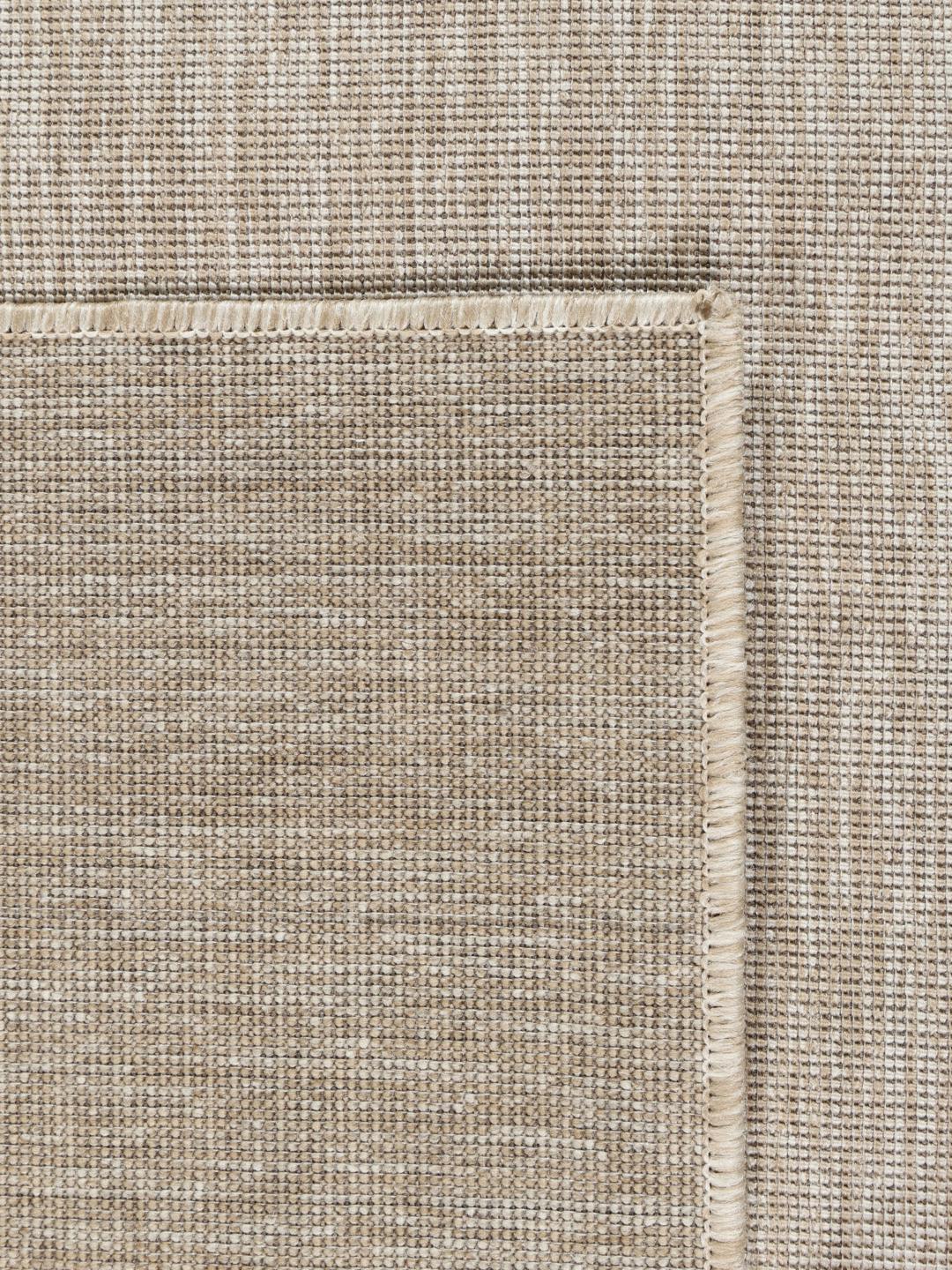 Tapis beige à texture tissée à plat