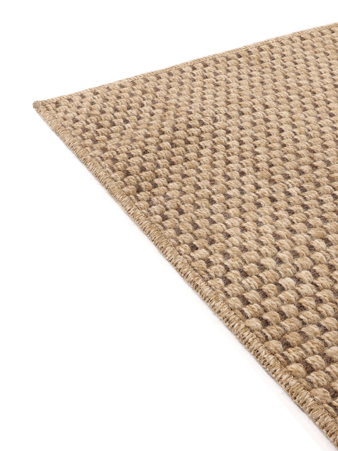 Beige vævet tæppe