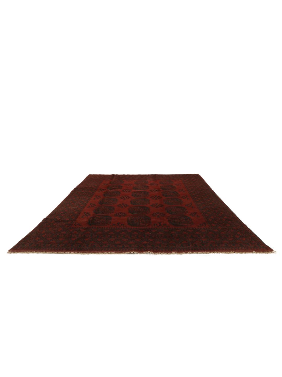 Handgeknoopt Afghan Fine-tapijt met complexe tribale motieven in donkerrood en zwart.