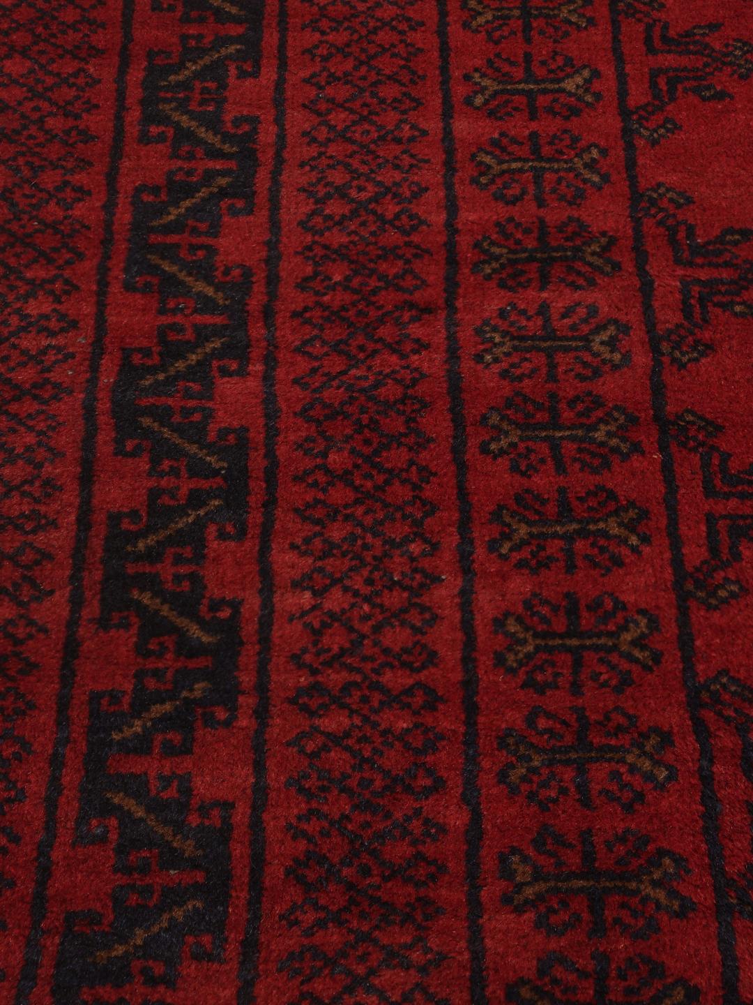 Håndknyttet rød løber fra Afghanistan