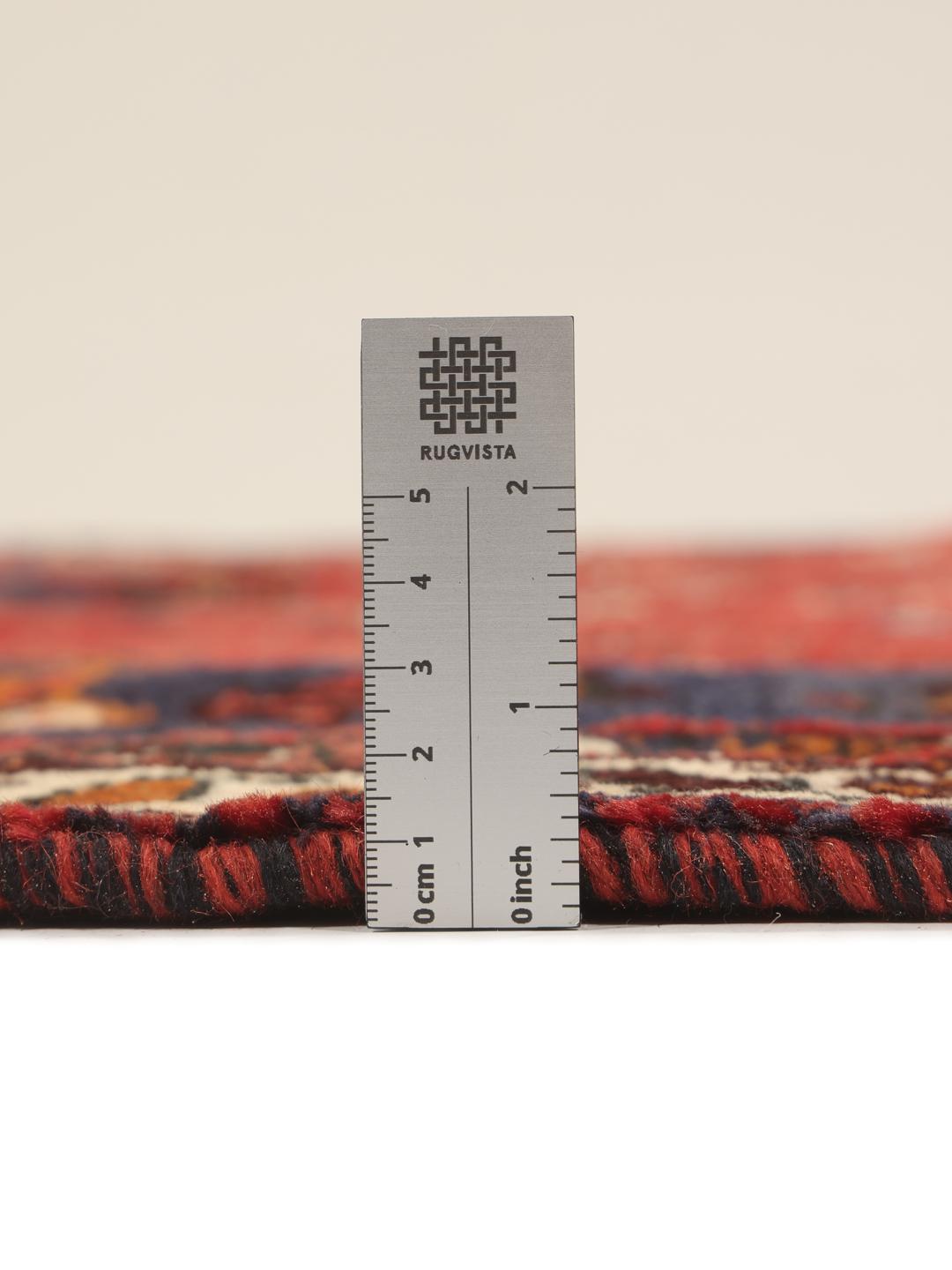 Håndknyttet Shiraz-stammetæppe med rødt felt og geometrisk medaljon i mellemøstlig stil