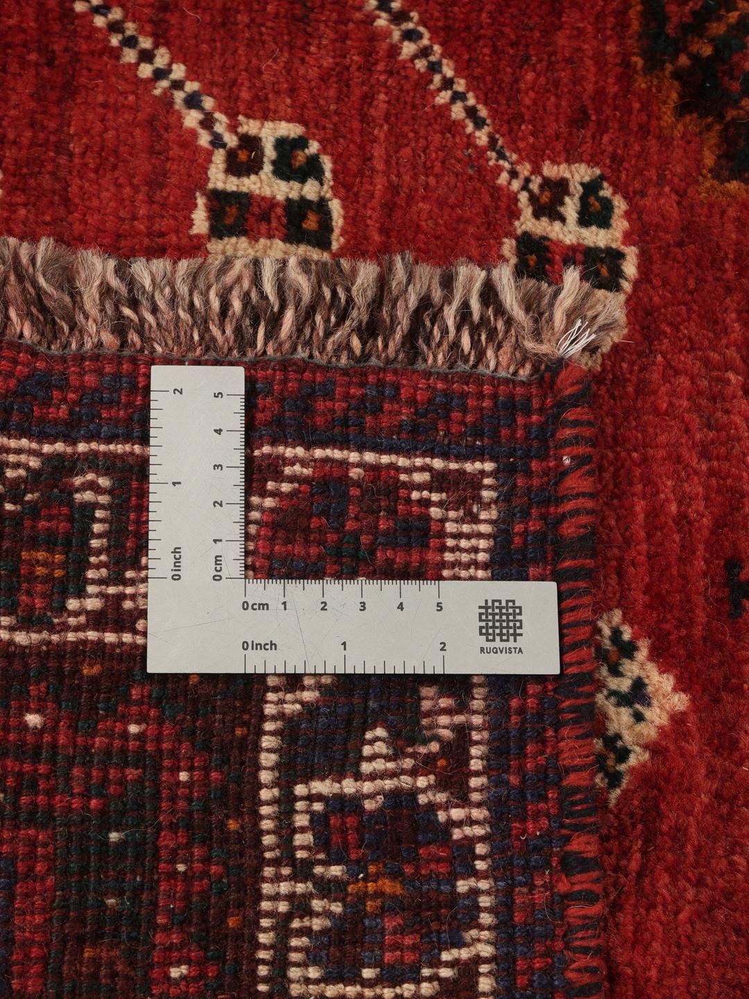 Håndknyttet Shiraz-stammetæppe med rødt felt og geometrisk medaljon i mellemøstlig stil