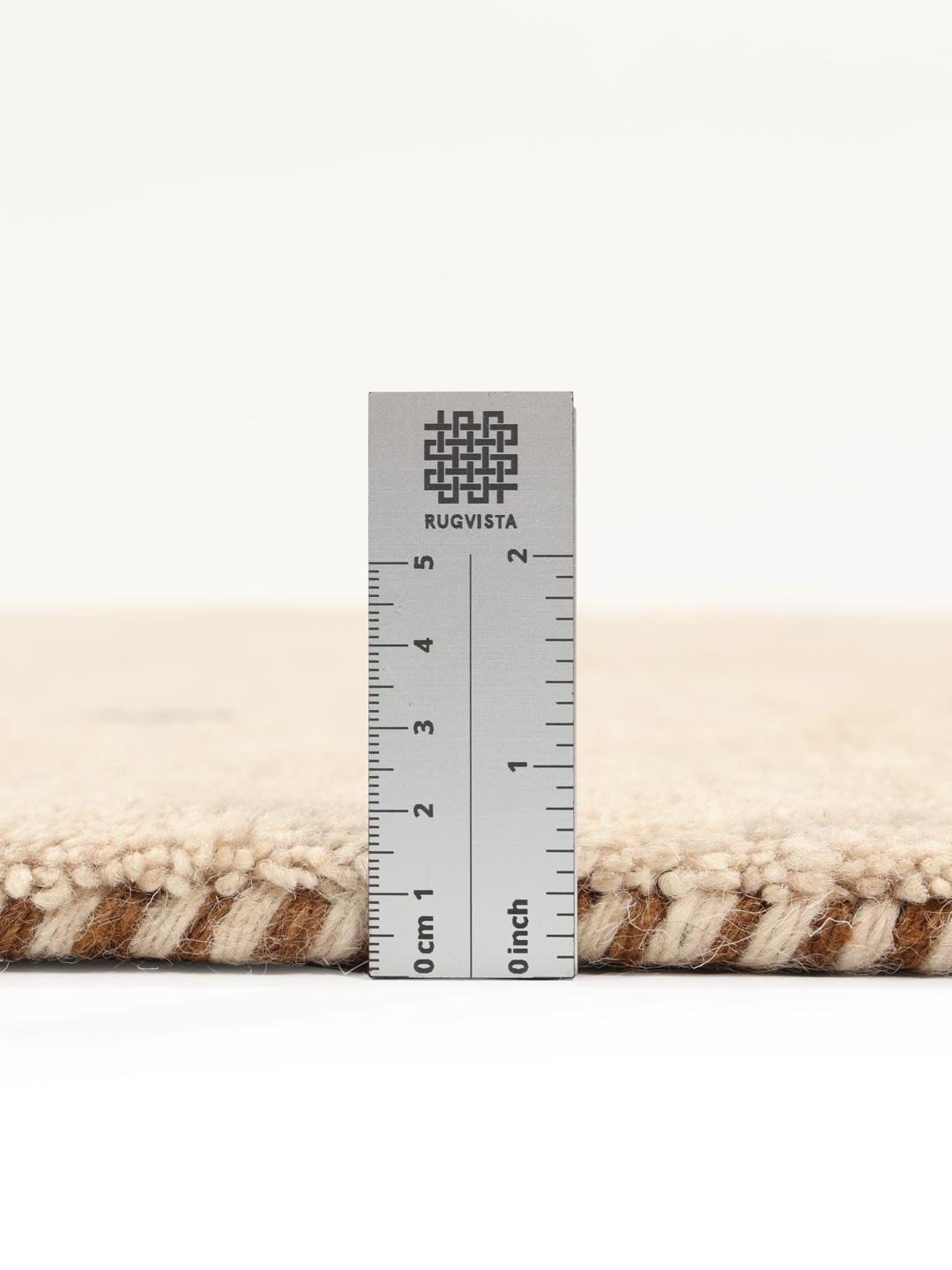 beige tapijt met wollen pool