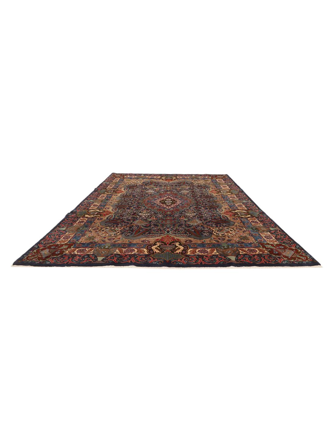 Een gedetailleerd Kashmar-tapijt uit het Midden-Oosten met een levendig blauw en rood bloemenpatroon.