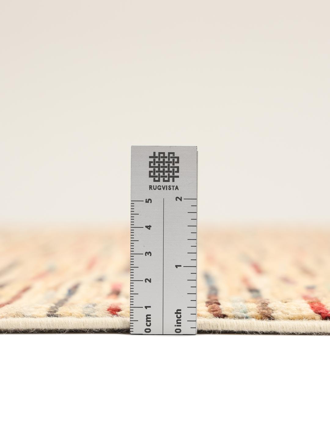 Tapis afghan moderne noué à la main avec un motif à rayures dans des tons beiges et multicolores