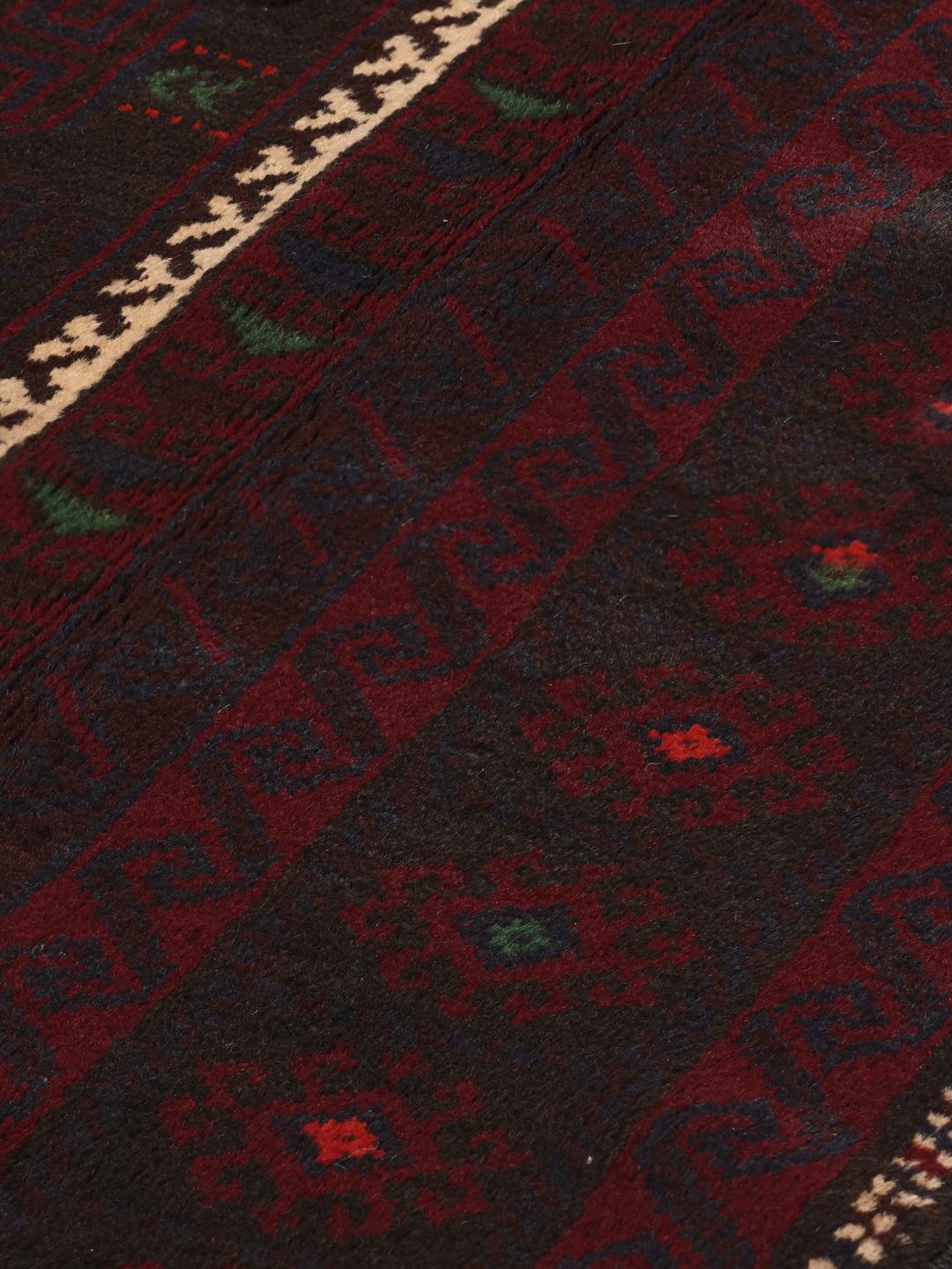 Handgeknoopt Beluch-wollen tapijt uit Afghanistan in donkerrode en zwarte tinten