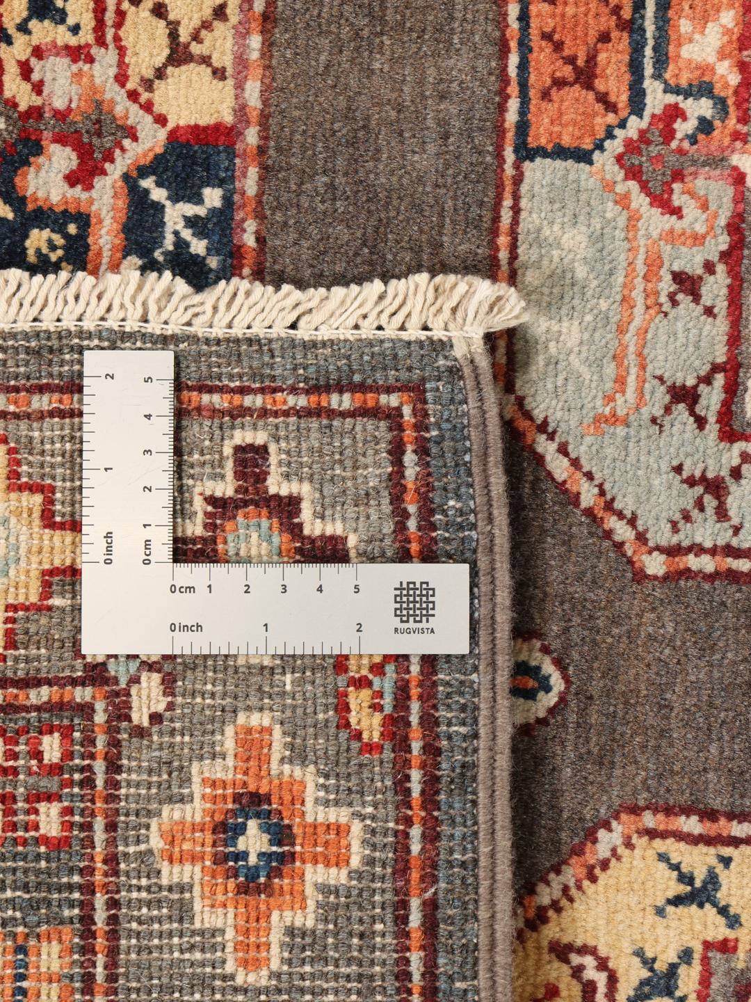Handgeknoopt Kazak tapijt uit Afghanistan in grijs met tribale patronen