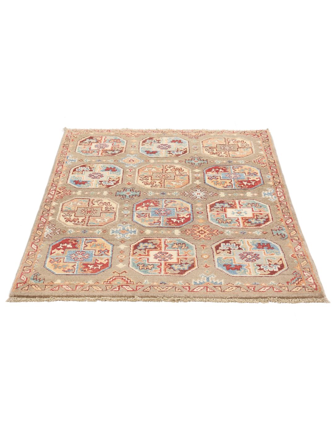 Handgeknoopt Kazak-tapijt uit Afghanistan met geometrische motieven in bruin, blauw en rood.