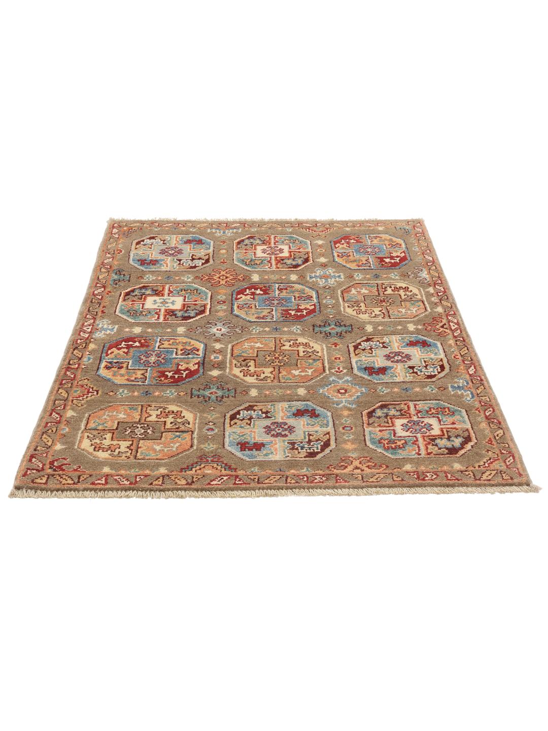 Handgeknoopt Kazak-tapijt uit Afghanistan met geometrische motieven in bruin, blauw en rood.