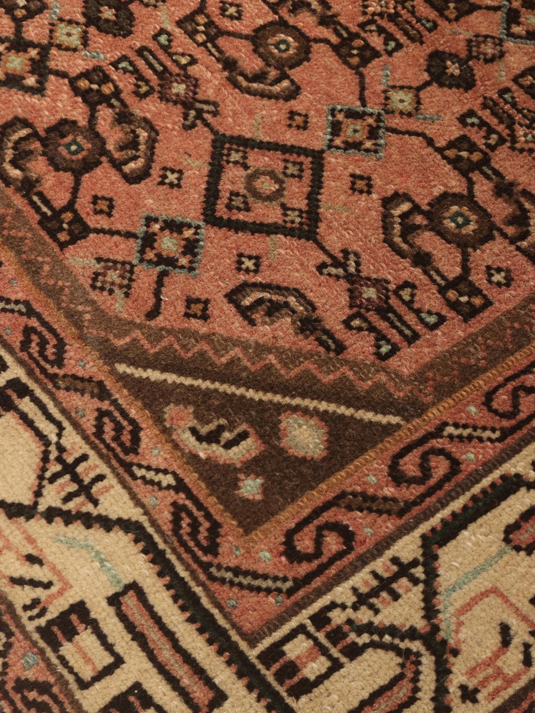 Handgeknoopte vintage loper uit het Midden-Oosten in roodtinten