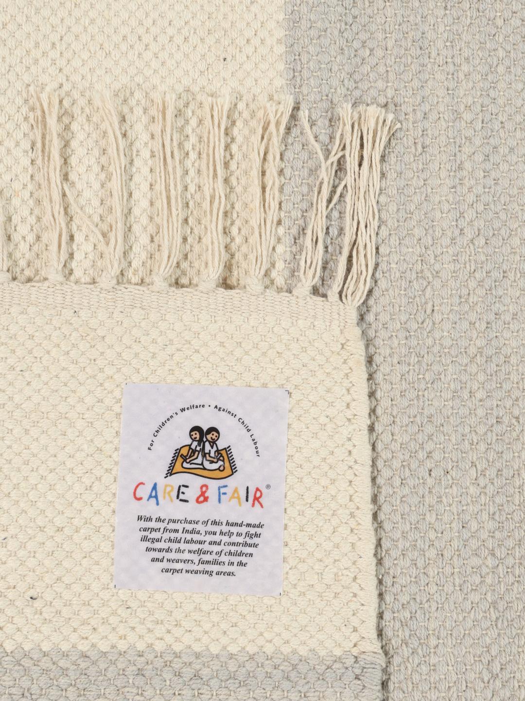 Tapis de couloir en coton tissé à la main avec un motif rayé gris et blanc cassé