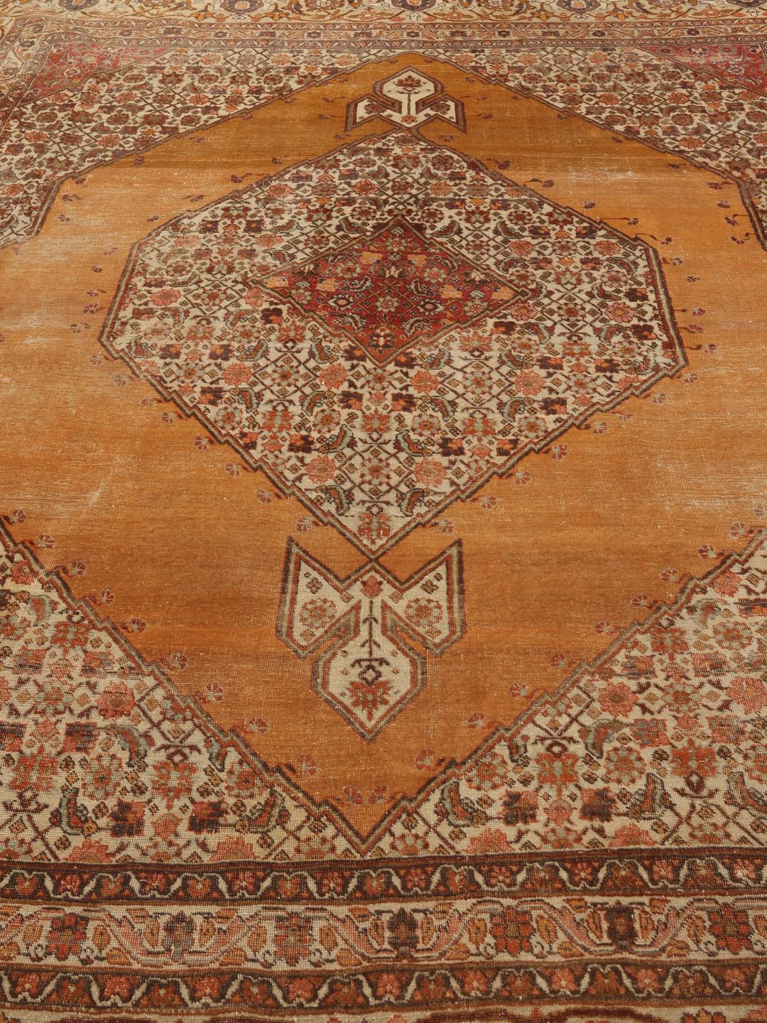 Vintage Wool χαλί με περίπλοκα μοτίβα σε ζεστούς τόνους από τη Μέση Ανατολή