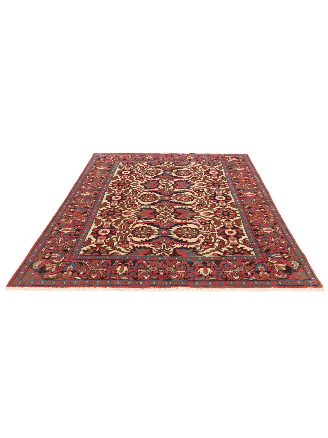 Handgeknoopt Rudbar-kleed met bloemmotieven in rood en beige uit het Midden-Oosten