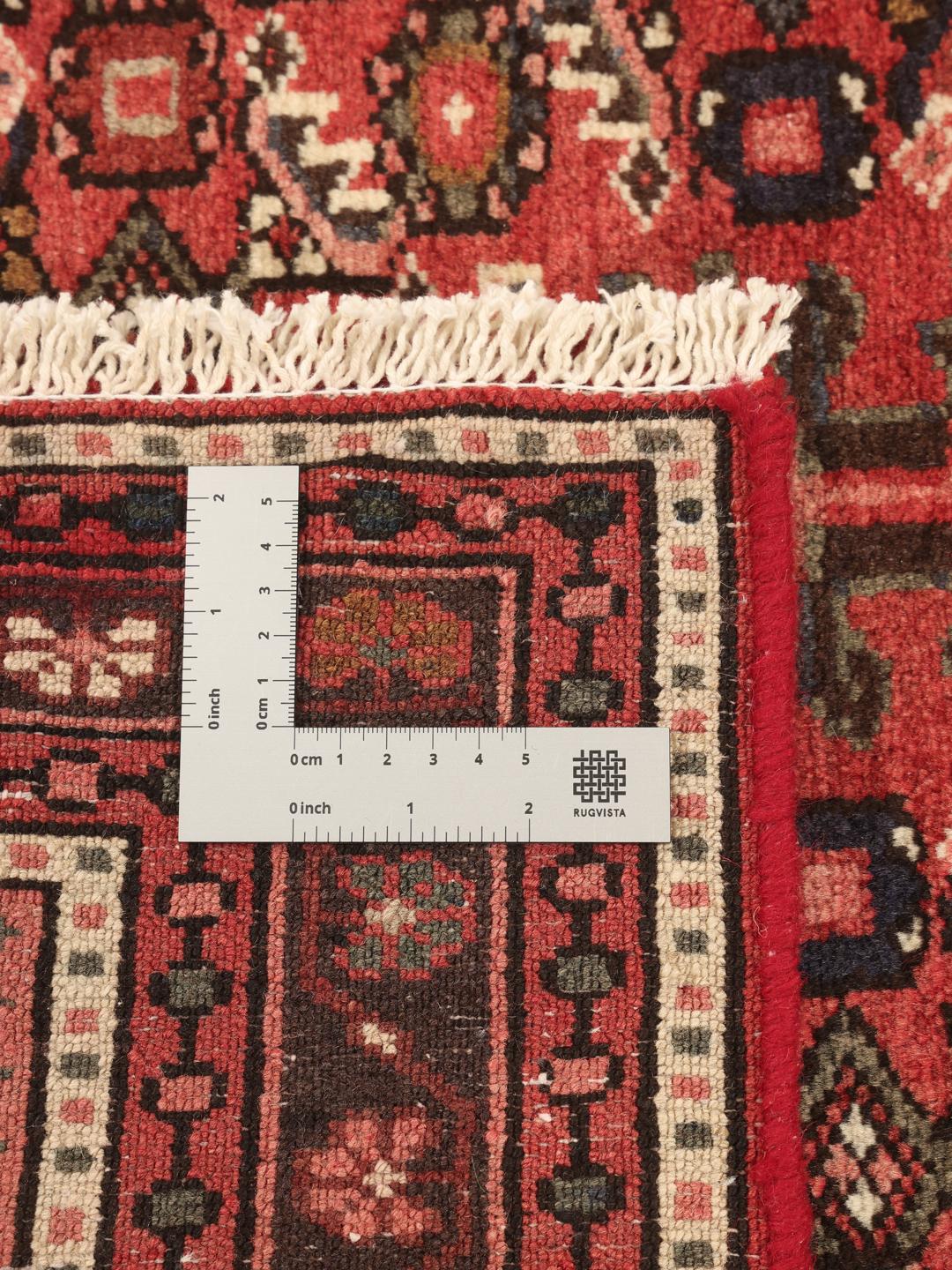 Tapis Hosseinabad noué à la main provenant du Moyen-Orient dans des tons de rouge et rouge foncé