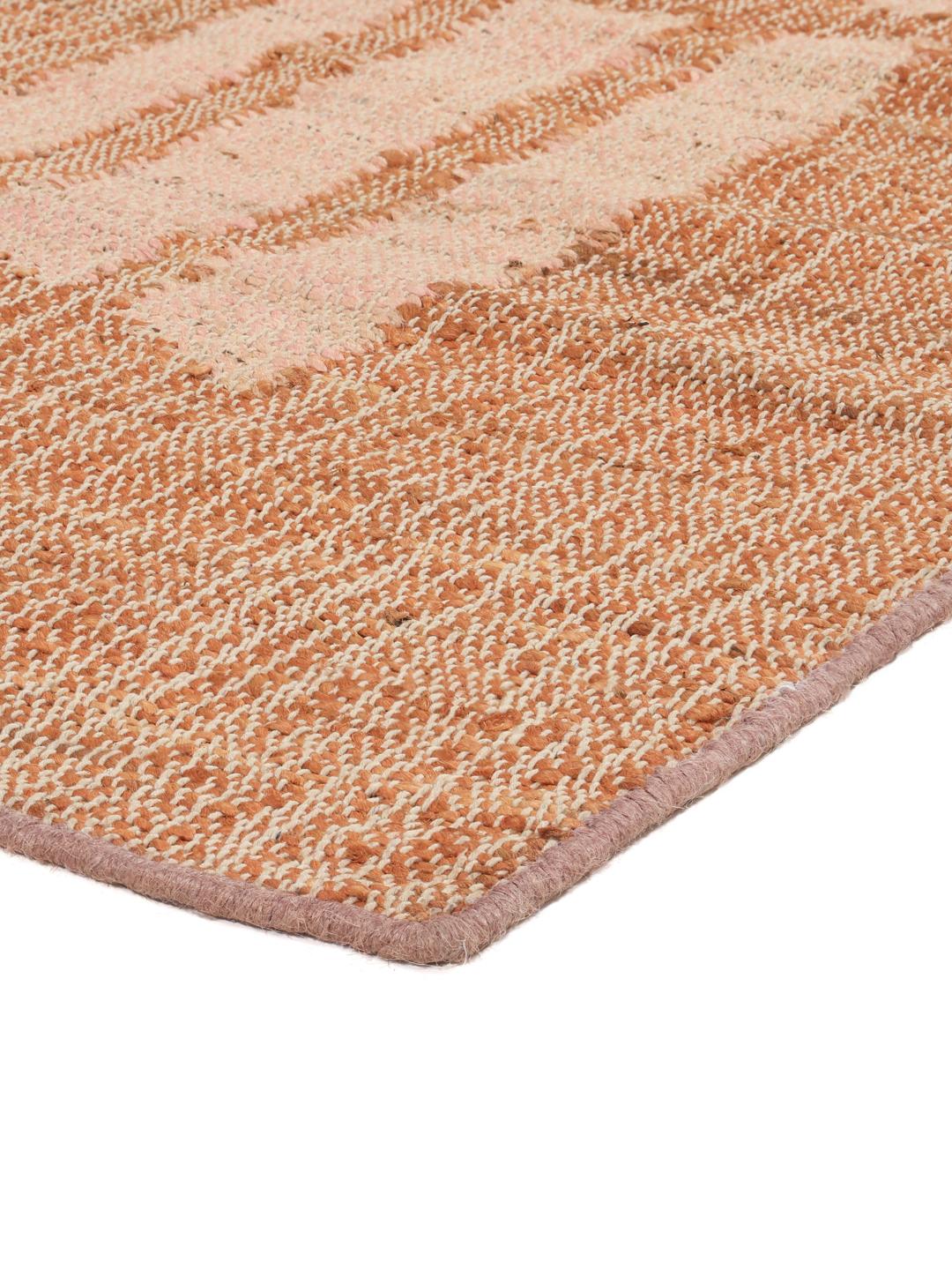 
    Curie - Coral red - 160 x 230 cm
  