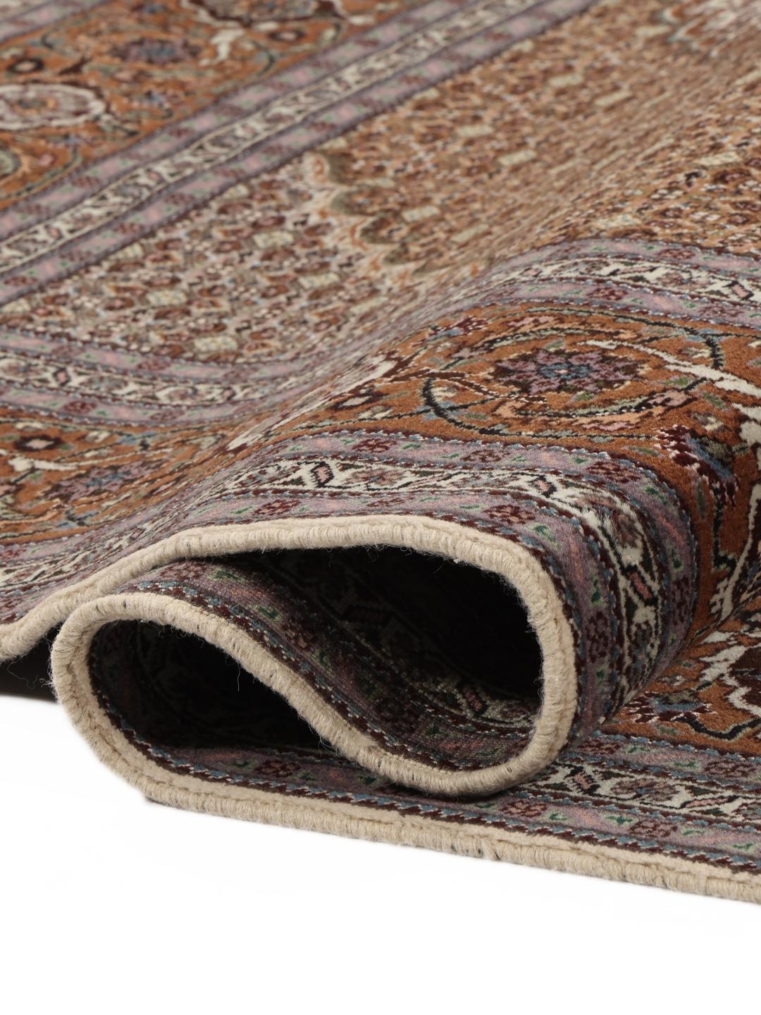 Et unikt håndknyttet Tabriz tæppe fra Mellemøsten i brune toner