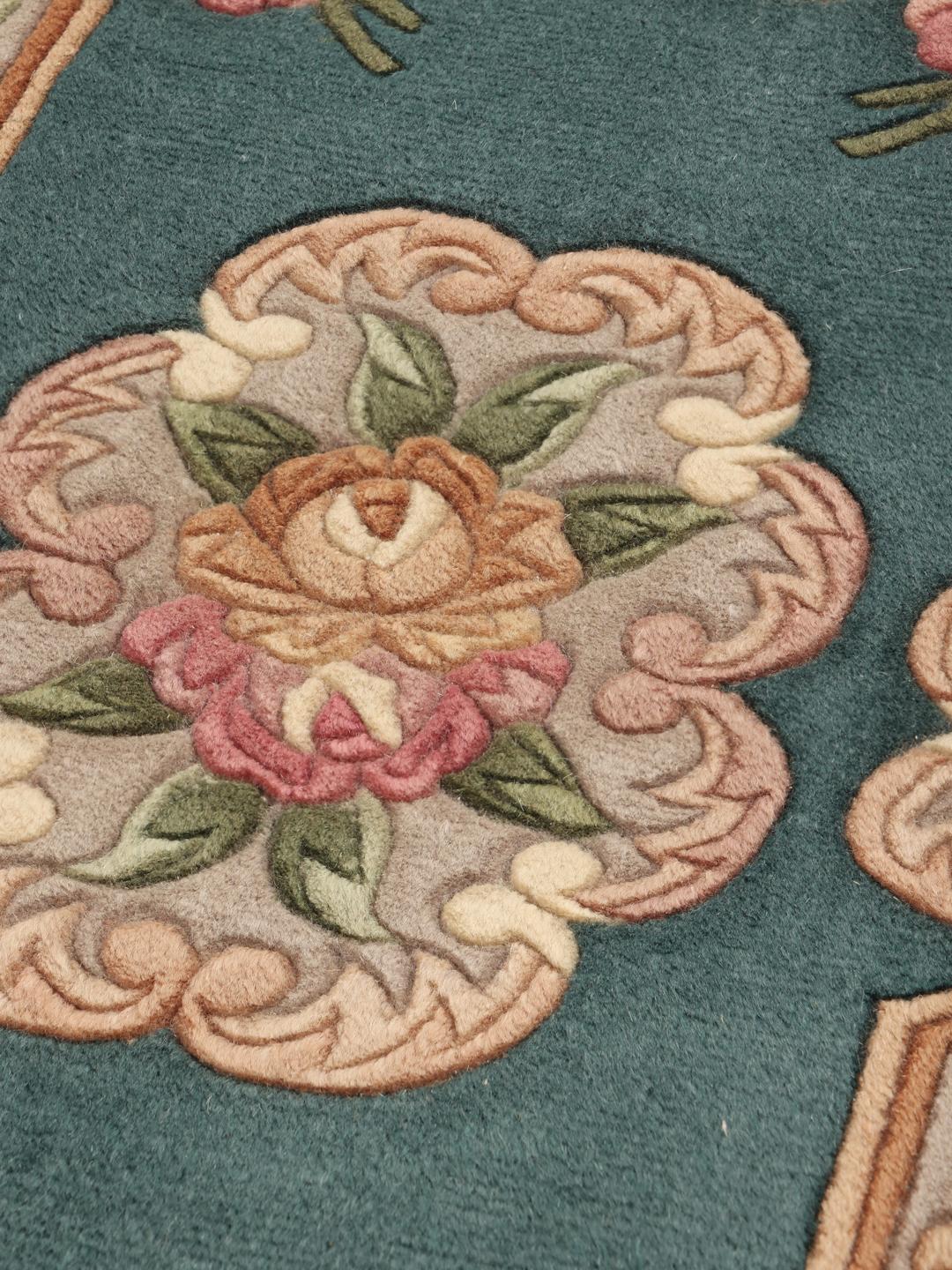 Håndknyttet kinesisk tæppe med blomstermotiver i teal, pink og beige