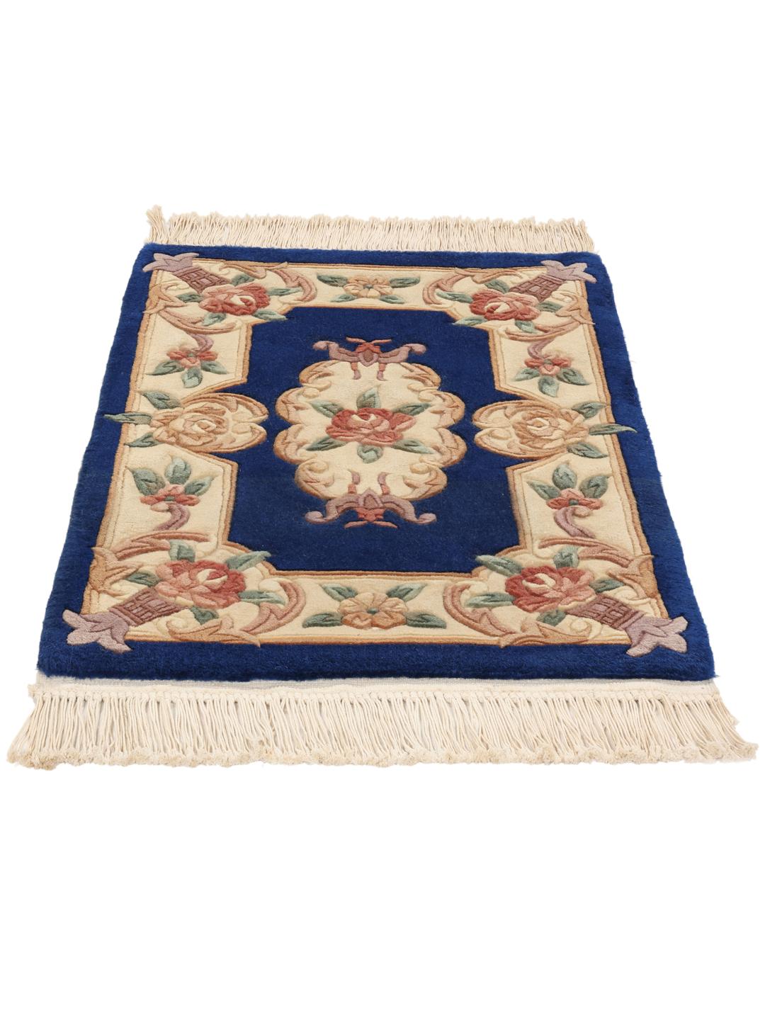 Hand-knotted Chinese rug with floral motifs in blue and cream