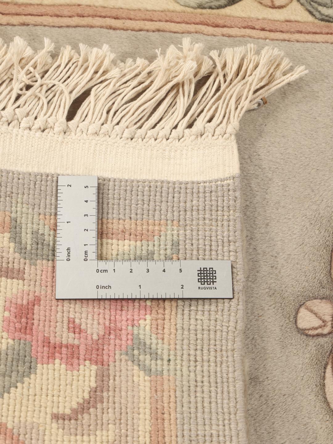 Håndknyttet blomstret kinesisk tæppe i bløde beige og pastelfarvede toner