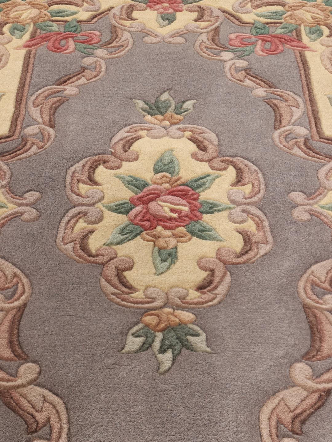 Håndknyttet kinesisk tæppe med blomstermønster i grå og beige